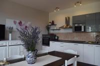 Kuchyňa alebo kuchynka v ubytovaní Apartment in Banjol with balcony, air conditioning, WiFi, dishwasher 4888-1
