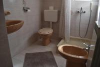 Kúpeľňa v ubytovaní Apartment in Banjol with balcony, air conditioning, WiFi, dishwasher 4888-1