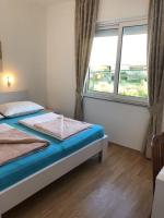 Posteľ alebo postele v izbe v ubytovaní Apartment in Banjol with balcony, air conditioning, WiFi, dishwasher 4888-1