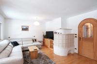 Televízia a/alebo spoločenská miestnosť v ubytovaní Mountain Living Apartment Idylia