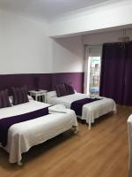 Posteľ alebo postele v izbe v ubytovaní Hostal Muntaner