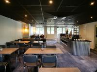 Reštaurácia alebo iné gastronomické zariadenie v ubytovaní Motel 991