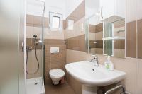 Kúpeľňa v ubytovaní Apartment in Duce with sea view, terrace, air conditioning, WiFi 3423-3