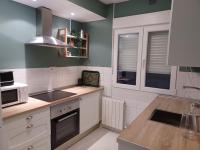 A kitchen or kitchenette at Reformado, cómodo y funcional en Medina del Campo