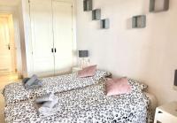 Posteľ alebo postele v izbe v ubytovaní Elviria Apartment