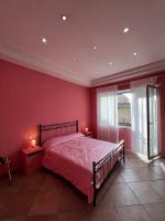 A bed or beds in a room at RaRoom Colors