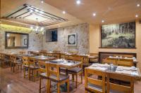 Reštaurácia alebo iné gastronomické zariadenie v ubytovaní Hotel Kassaros