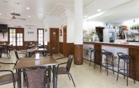 Reštaurácia alebo iné gastronomické zariadenie v ubytovaní Hotel Olympia Ronda I