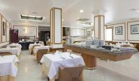 Reštaurácia alebo iné gastronomické zariadenie v ubytovaní Hotel Olympia Ronda I