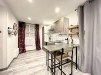 Kuchnia lub aneks kuchenny w obiekcie Dream Loft jacuzzi - sauna