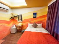 a room with a bed with a colorful wall at Tz Shin Resort Hostel in Kenting