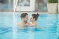 Basen w obiekcie Hotel Alpina Wellness & Spa Resort lub w pobliżu