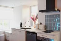Kuchyňa alebo kuchynka v ubytovaní Appartement Aquaroom RDC - Plage 50m - Rue gratuite