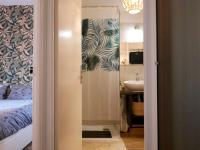 Posteľ alebo postele v izbe v ubytovaní CLINT HOUSE - Appartement "Jardin de granit rose"