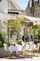 Vonkajšia záhrada v ubytovaní La Villa Suzanne - Two Bedrooms - Deauville Beach