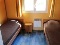 Posedenie v ubytovaní Charmant Chalet Familial avec Terrasse et Activités d'Été - Camping 2 Étoiles - FR-1-489-400
