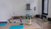 Kuchnia lub aneks kuchenny w obiekcie STUDIOS ET APPARTEMENTS EN CENTRE VILLE Boulogne sur mer