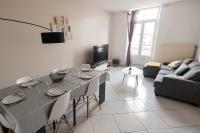 Telewizja i/lub zestaw kina domowego w obiekcie Le Neptune Apt 85m2 3ch Appart Hotel Poitiers