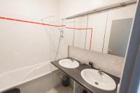 Łazienka w obiekcie Le Neptune Apt 85m2 3ch Appart Hotel Poitiers