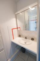 Łazienka w obiekcie Le Neptune Apt 85m2 3ch Appart Hotel Poitiers