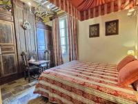 Posteľ alebo postele v izbe v ubytovaní Chez Lydia - Osez la vie de chateau ! Pont du Gard, Uzès