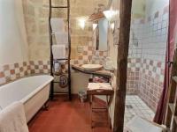 Kúpeľňa v ubytovaní Chez Lydia - Osez la vie de chateau ! Pont du Gard, Uzès