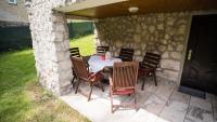 Patio alebo iná vonkajšia časť ubytovania Chata Jánošík