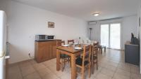 Kuchyňa alebo kuchynka v ubytovaní Maison à Cervione Prunete jardin piscine accès direct plage