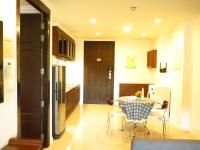 Posezení v ubytování 639 2 Bedroom Contemporary Teak Wood Patong Beach