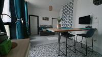 Telewizja i/lub zestaw kina domowego w obiekcie STUDIOS ET APPARTEMENTS EN CENTRE VILLE Boulogne sur mer