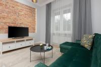 Televízia a/alebo spoločenská miestnosť v ubytovaní Warszawa Ochota Modern Apartment for Families by Noclegi Renters