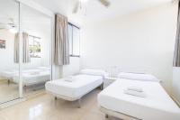Postel nebo postele na pokoji v ubytování Trinisol 7-A Sea Views Apartment Levante Beach