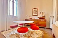 a living room with a table and four stools at Au Petit Bourgeois in Nice