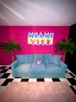 Posedenie v ubytovaní Capsule Miami Vice - Jacuzzi - Billard - Ecran cinéma & Netflix - Ping-Pong - Nintendo & Jeux-
