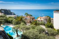 vistas al océano desde un edificio en Ferienwohnung Les Oliviers über den Dächern von Nizza ruhig sonnig Meerblick Pool Tiefgarage Parkplatz, en Niza