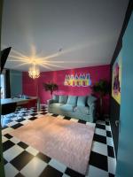 Posedenie v ubytovaní Capsule Miami Vice - Jacuzzi - Billard - Ecran cinéma & Netflix - Ping-Pong - Nintendo & Jeux-