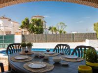 Bazén v ubytovaní Casa con Piscina, A/A, Wifi, Barbacoa, a 200 m de la Playa - ES-89-75 alebo v jeho blízkosti