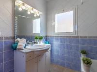 Kúpeľňa v ubytovaní Casa con Piscina, A/A, Wifi, Barbacoa, a 200 m de la Playa - ES-89-75