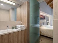 Posteľ alebo postele v izbe v ubytovaní Luxury love nest with hot tub & heated pool