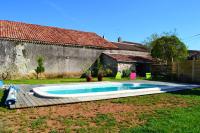 Basen w obiekcie Villa accueillante à Saint-Vincent-Rive-d'Olt avec piscine privée lub w pobliżu