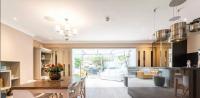 Posezení v ubytování St Johns Wood 3 Bed Executive apartment