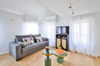Telewizja i/lub zestaw kina domowego w obiekcie 43 Mezzanine 5Pers Madeleine Gallerie La Fayette
