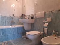 A bathroom at Arpadtravel