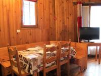 Telewizja i/lub zestaw kina domowego w obiekcie Appartement familial avec mezzanine, 7 couchages, proche pistes et commerces à Vars - FR-1-330B-203