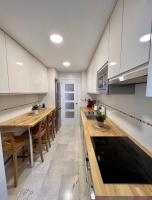 Apartamentos Prestige Suites Málaga IIIにあるキッチンまたは簡易キッチン
