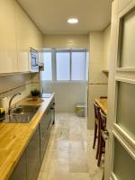 Apartamentos Prestige Suites Málaga IIIにあるキッチンまたは簡易キッチン