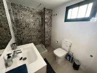 Kúpeľňa v ubytovaní Casa Feliz - one bedroom central apartment with communal pool