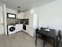 Kuchyňa alebo kuchynka v ubytovaní Casa Feliz - one bedroom central apartment with communal pool