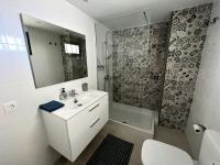Kúpeľňa v ubytovaní Casa Feliz - one bedroom central apartment with communal pool