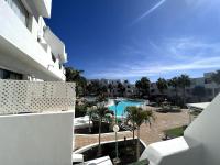 Bazén v ubytovaní Casa Feliz - one bedroom central apartment with communal pool alebo v jeho blízkosti